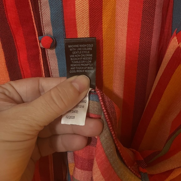 EUC Torrid sleeveless button up top multicolored stripes size 1 - Picture 4 of 5